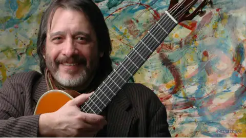Enrique Llopis — artista musical para eventos