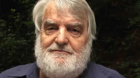 Osvaldo Bayer — orador para eventos
