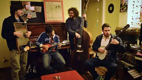 Los Prolijos — artista musical para eventos