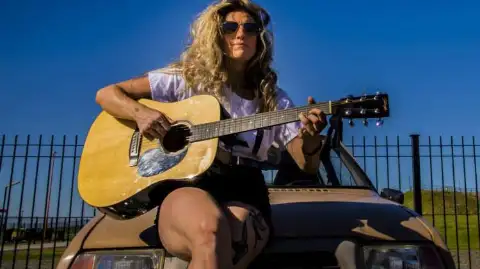 Solana Carrega — artista musical para eventos