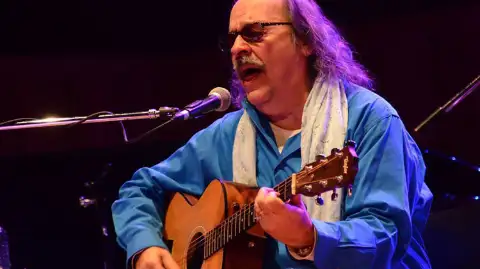 Litto Nebbia — artista musical para eventos