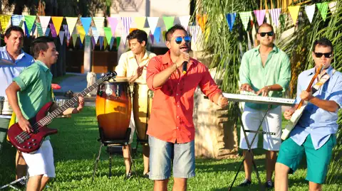 Los Tíos — artista musical para eventos