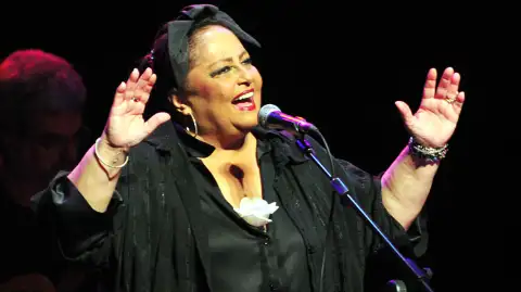María Creuza — artista musical para eventos