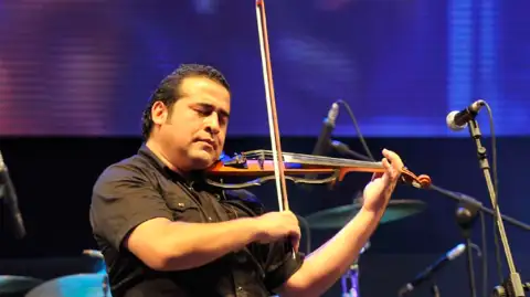Néstor Garnica — artista musical para eventos