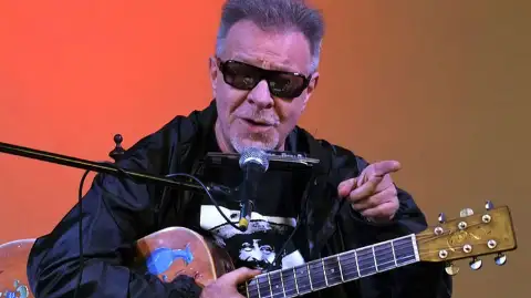 León Gieco — artista musical para eventos