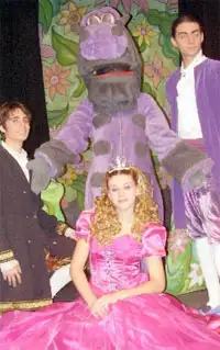 La Princesa Encantada en el Reino del Dragon — artista para eventos