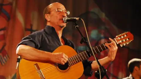 Julio Lacarra — artista musical para eventos
