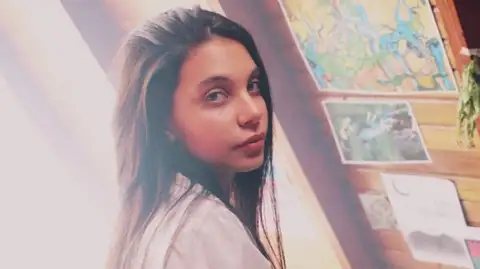 Valen Madanes — artista musical para eventos