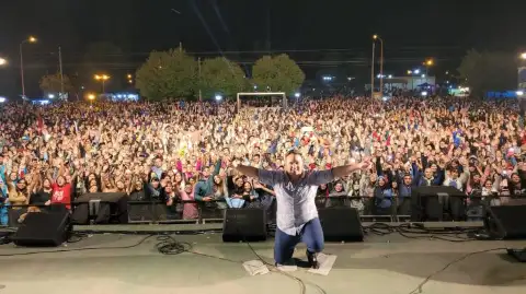 La 2001 — artista musical para eventos