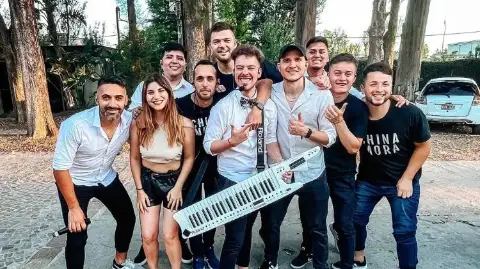 China Mora — artista musical para eventos