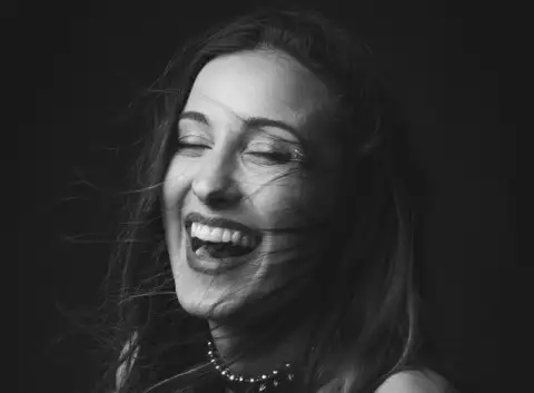 Della — artista musical para eventos