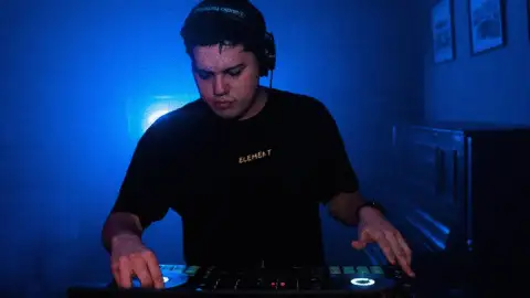 Emmi DJ — DJ para eventos