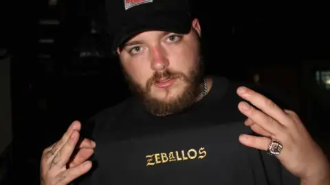 Zeballos — artista musical para eventos