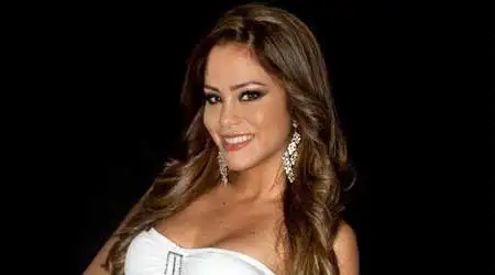 Alexandra Fretes — modelo para eventos