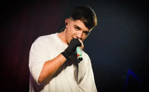 Simón Aguirre — artista musical para eventos