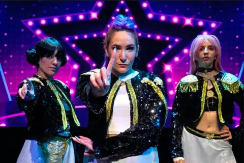 GUERRERAS DORADAS — artista para eventos