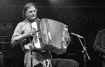 Monchito Merlo — artista musical para eventos