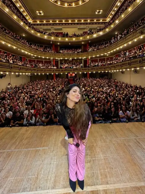 Connie Ballarini — humorista para eventos