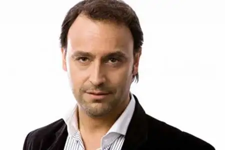 Adrian Pallares — conductor/a para eventos