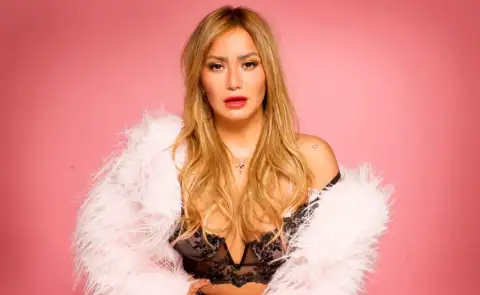 Karina — artista musical para eventos