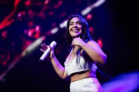 Ángela Leiva — artista musical para eventos