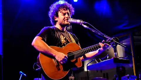 Raly Barrionuevo — artista musical para eventos