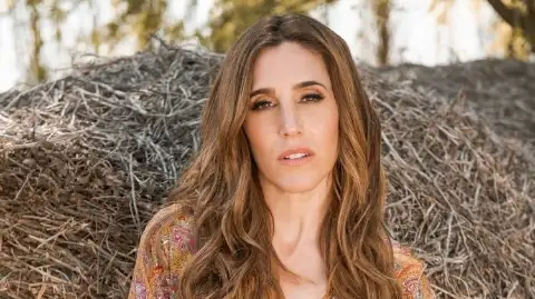 Soledad Pastorutti — artista musical para eventos